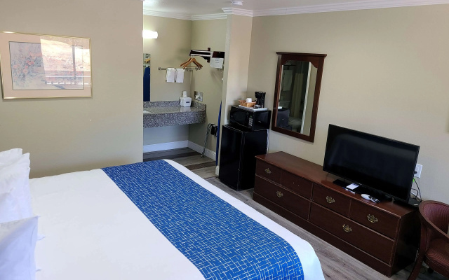 Travelodge by Wyndham Clearlake