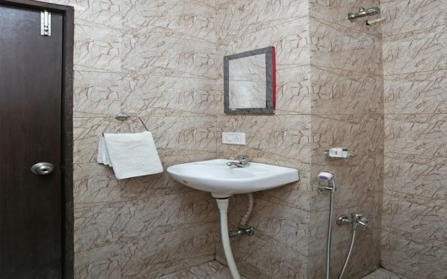 Hotel Metro 7x11 by OYO Rooms