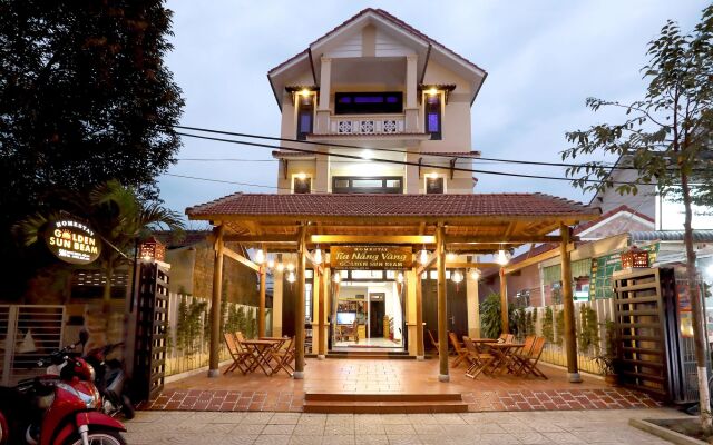 Отель Golden Sunbeam Homestay (Tia Nắng Vàng) Хойан вид на фасад