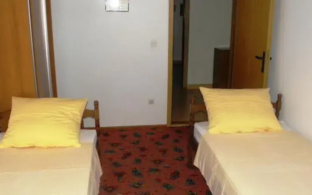 Apartments Njivice Bajcic
