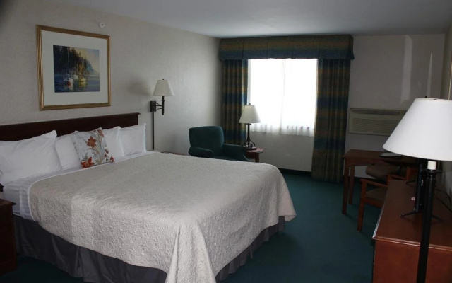 Baraga Lakeside Inn