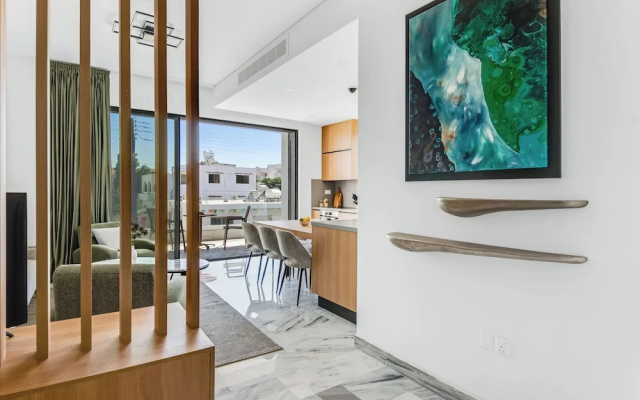 Sanders Olive - Chic 2-bdr Apt With Shared Pool
