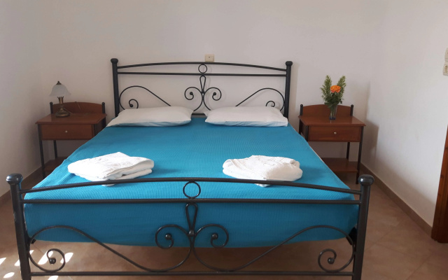 Depis Plaka Studios Naxos