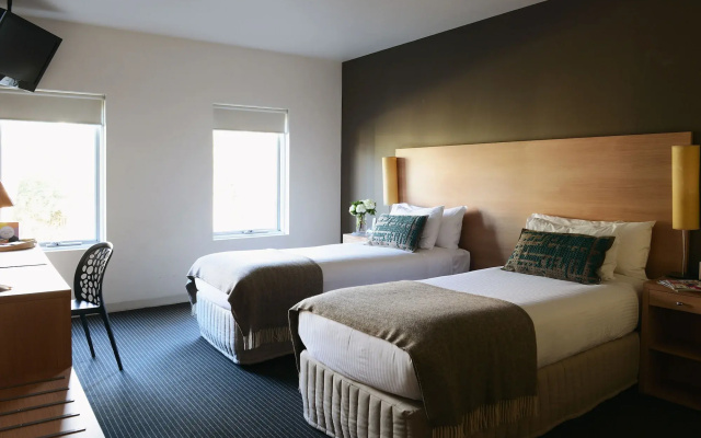 Saint Kilda Beach Hotel
