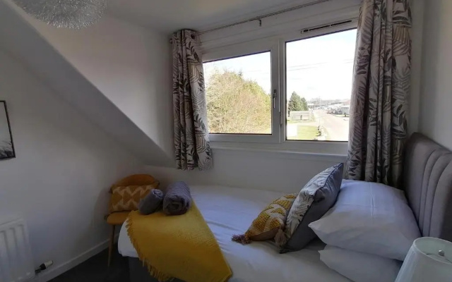 Delightful, Central 3 Bedroom House with Garden & Free Parking