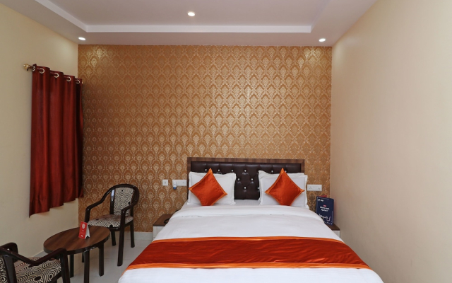 Collection O 13233 Grand Inn