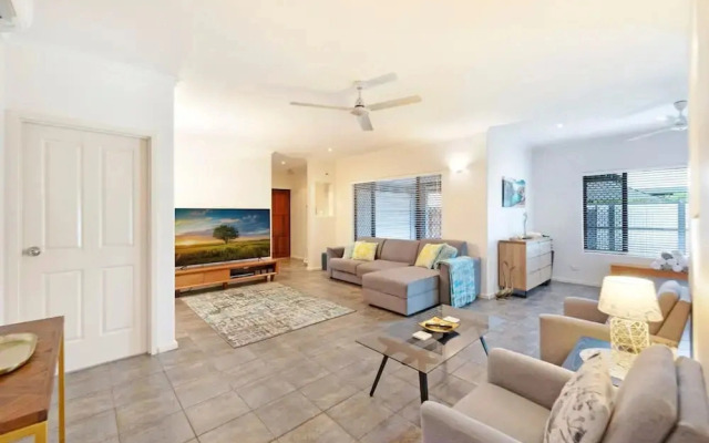 Zenhouse Cityside Family House Pool Markets