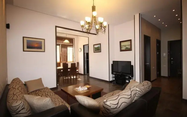 FlatsInYerevan - Apartments on Hanrapetutyan Street