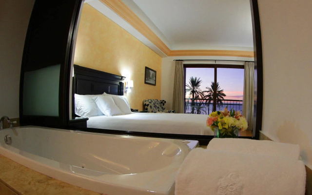 La Posada Hotel & Beach Club