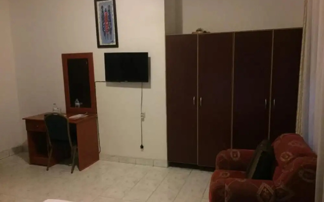 Romalo Hotel & Apartments