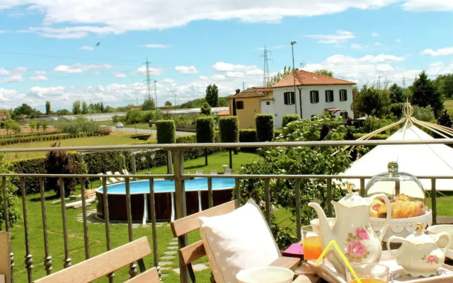 Villa in Montecarlo With Pool and Scenic Views