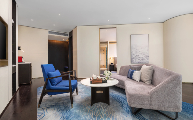 HUALUXE Shanghai Changfeng Park by IHG