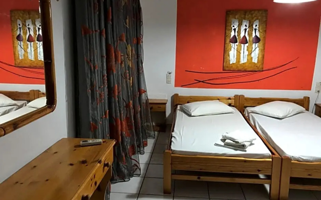 Tholos Rooms