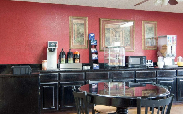 Red Roof Inn Pine Bluff