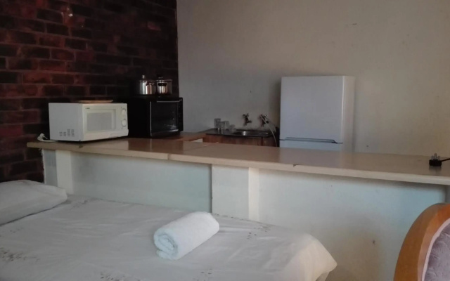 Hamba Kancane Ma-Africa Guest House