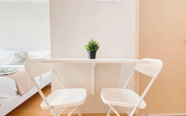 Studio Near Rajawali Station At Amethyst Apartment