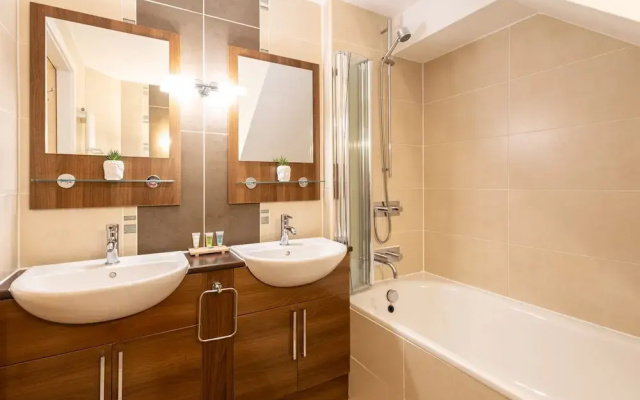 Host Stay Bowscale Suite