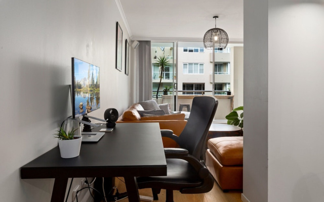 Spacious 1 Bed Near Manly Beach