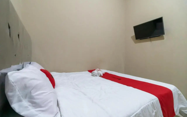 RedDoorz Plus near Palembang Trade Center 2