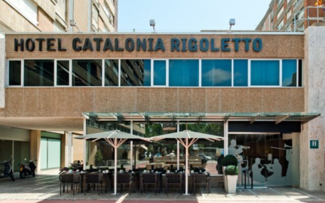 Отель Catalonia Rigoletto Барселона вид на фасад