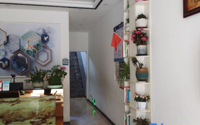 Qujing Neighbor Youshe Theme Hotel