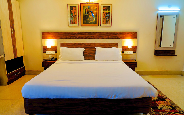 Fabhotel Kanchan Plaza
