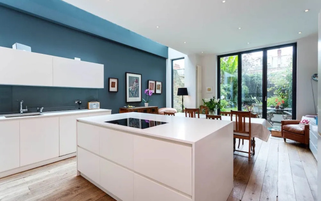 Deluxe In Notting Hill