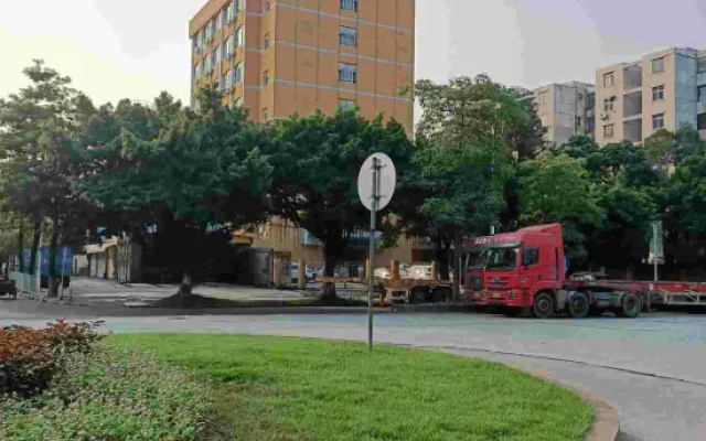 Huazhou Apartment (Guangzhou Huangpu Xingang Subway Station)