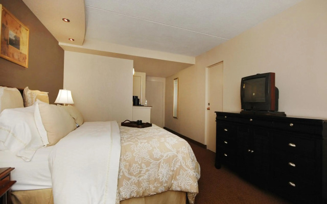 The Plaza Inn & Suites