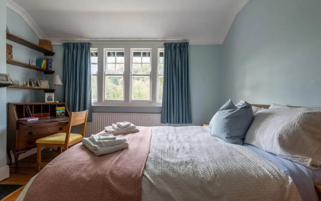 Beautiful 4-bed House in Monmouth