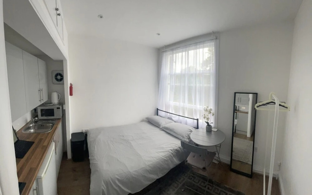 Charming Studio in London - 1 Person Only