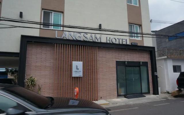 Lang Sam Hotel