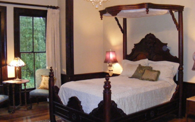 Adair Manor Bed& Breakfast