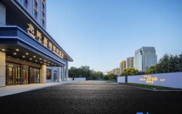 Translated into Longze Huili Hotel International