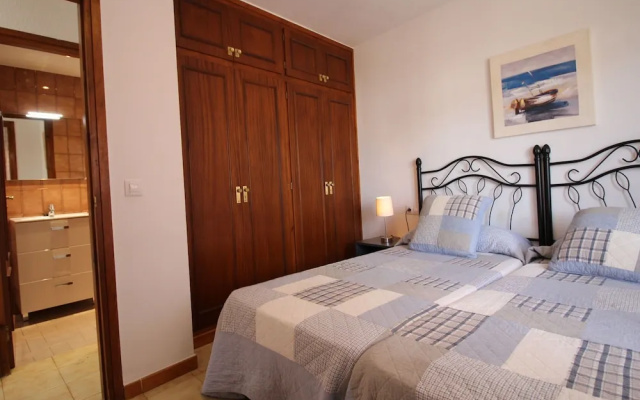 Modern-chic Apartment in Rosas Near the Beach