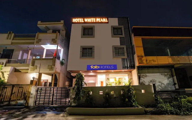 Fabhotel White Pearl