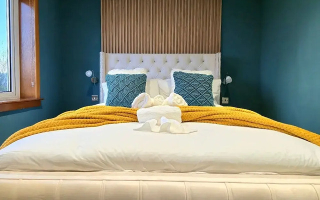 Quirky 2-Bed with Free Parking