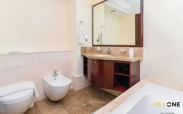 Grandeur 2BR Small Room & Beach Access