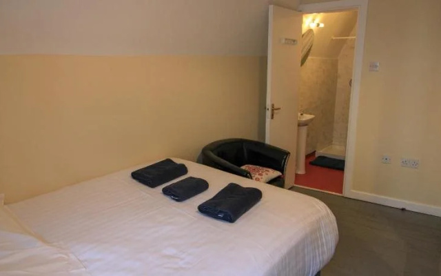 Snoozles Quay Street Tourist Hostel