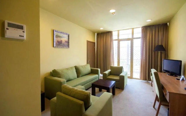 Suite with balcony · Anaklia Hotel — photo 8