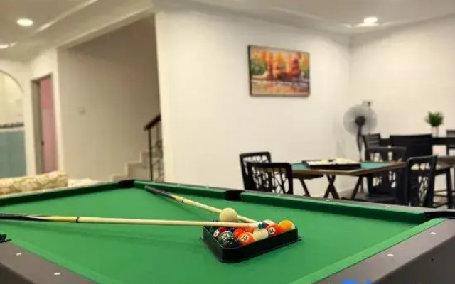 Seremban Spacious Family Stay-BBQ-Billiard-Karaoke- 4R3B (11-18 pax)