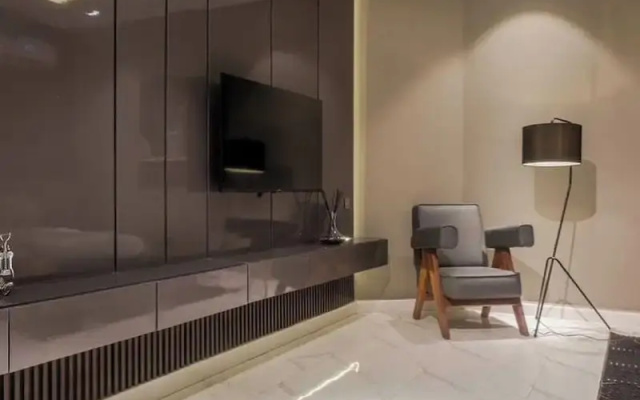 Canon Apartment