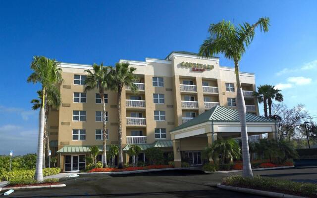 Отель Courtyard by Marriott Aventura Mall вид на фасад
