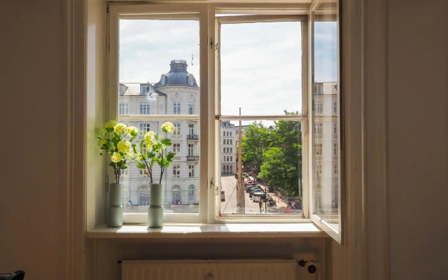 Authentic Copenhagen Apartment by Nyhavn