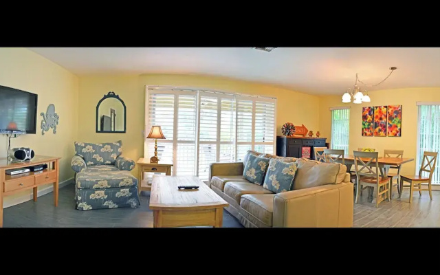 Holiday House 3