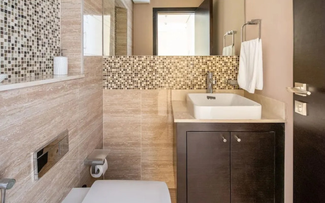 Regal & Modern 2BR With Study in Downtown Dubai - Sleeps 5!
