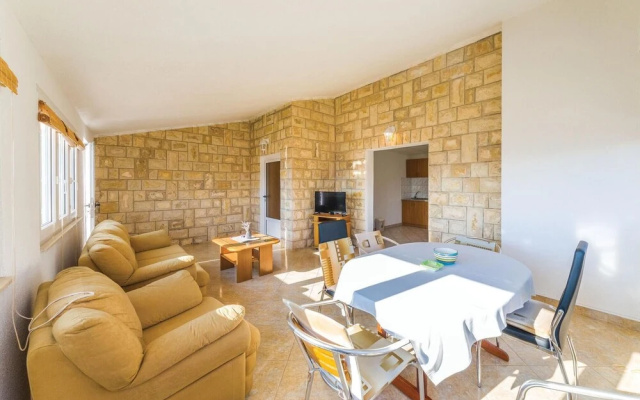 Amazing Home in Rogoznica With Wifi and 2 Bedrooms
