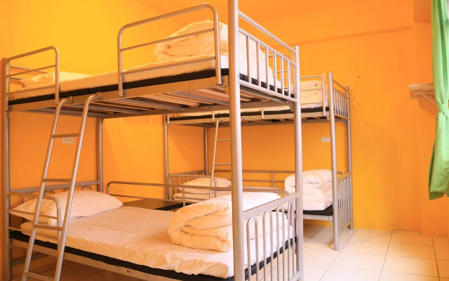 Warm House Hualien Hostel Backpacker(Over Head Hostel)