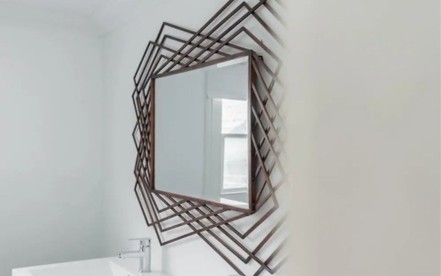 The Historic Gem - Sleek & Central 3BDR Maisonette