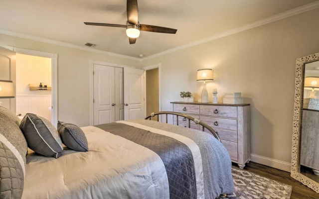Mattituck Home w/ Fireplaces - Near Wineries